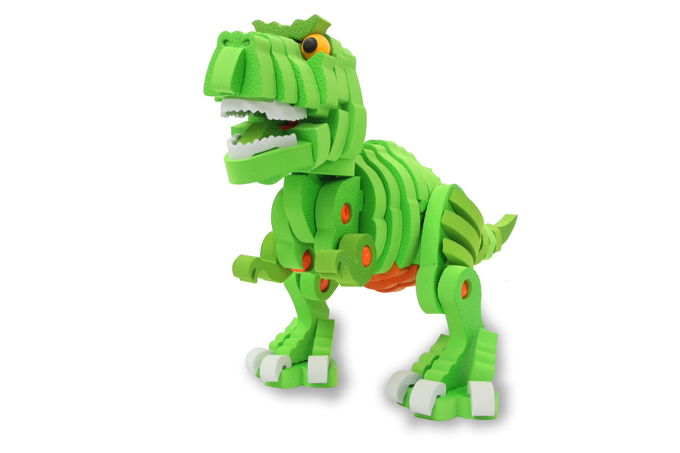 Grünes Dinosaurier-Spielzeug, mit orangefarbenen Details, Vorderansicht, weißer Hintergrund.