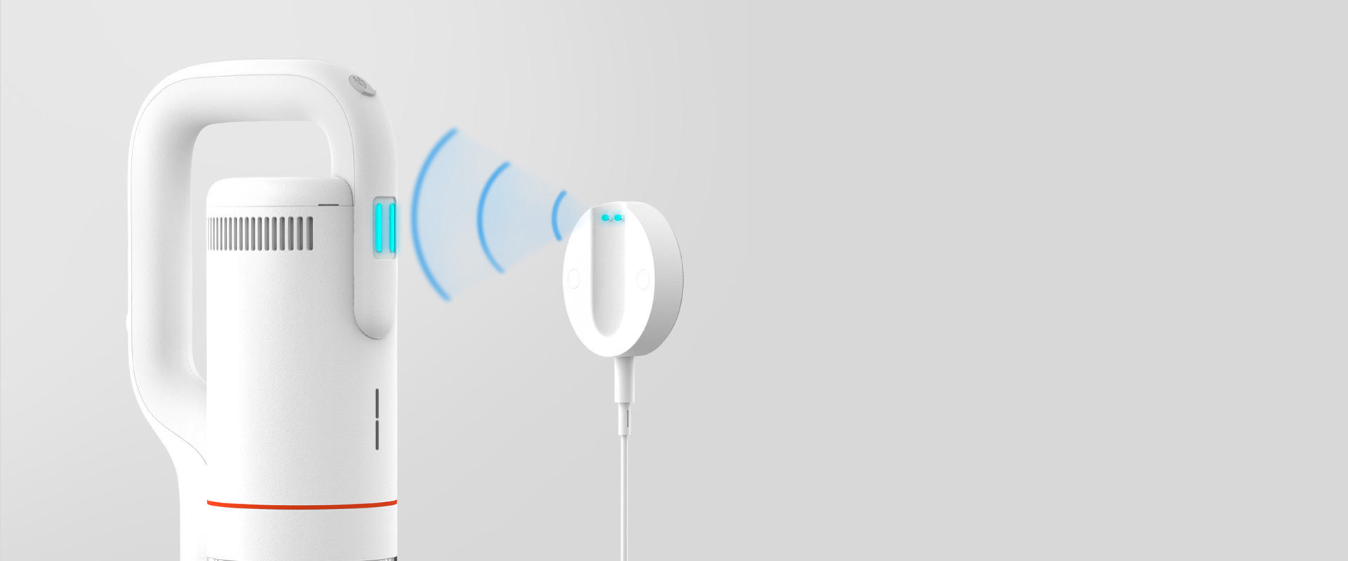 Weißer Staubsauger und Ladestation. Blaues Funksignal.