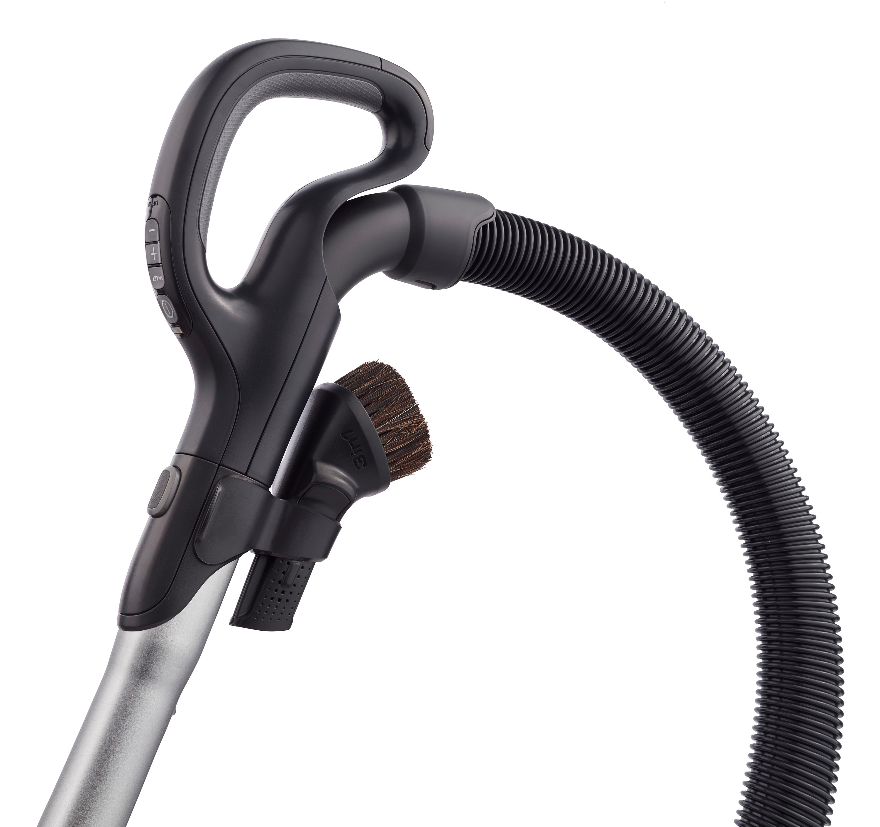 Nahaufnahme eines Staubsaugergriffs, Bürstenaufsatzes und Schlauchs.