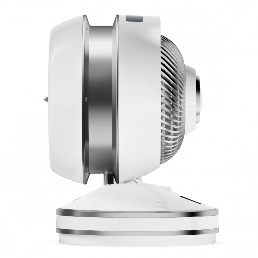 Ventilateur blanc et argenté, vue en perspective, isolé sur fond noir.