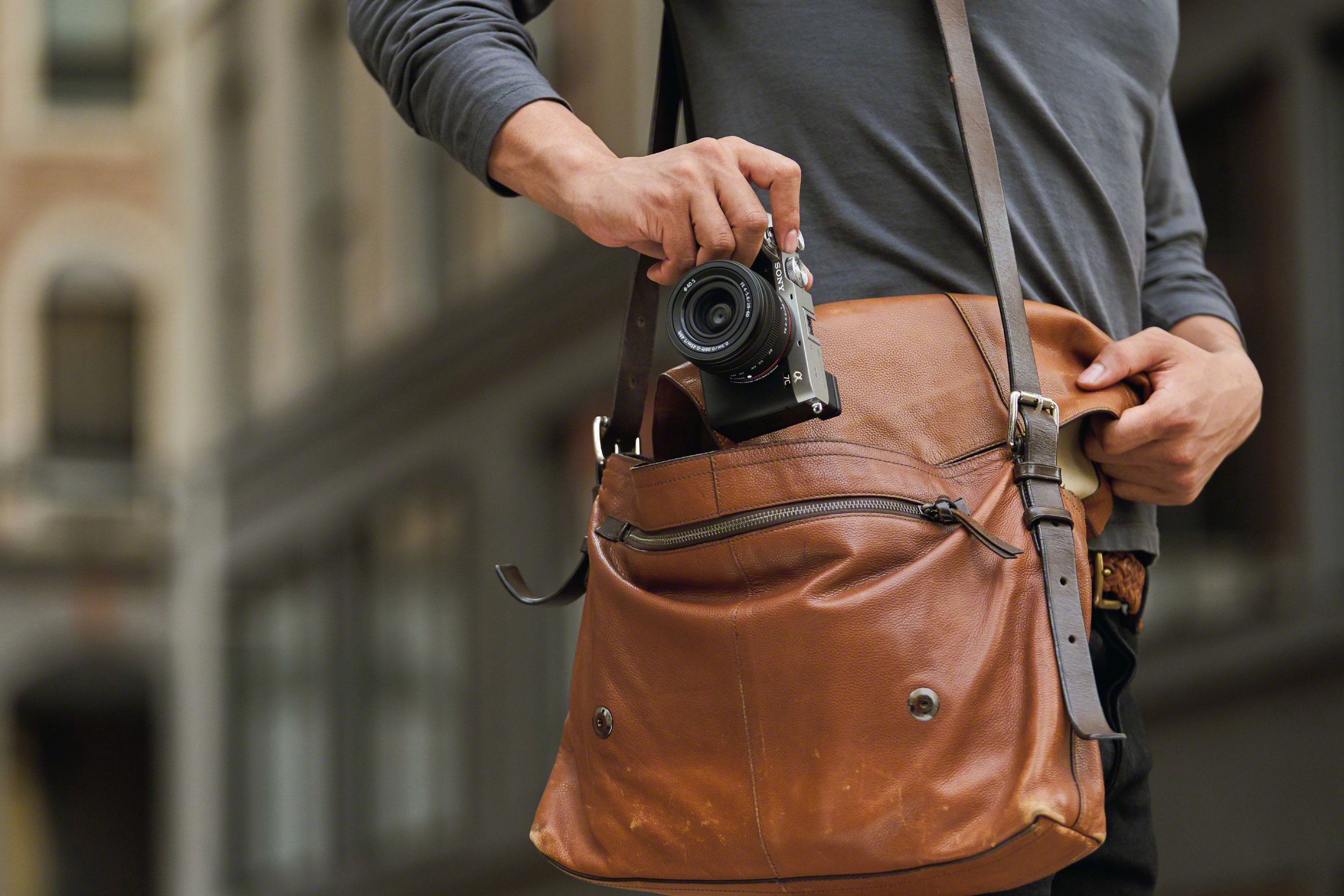 SONY Alpha 7C Kit (ILCE-7CL) Systemkamera mit Objektiv 28-60 mm, 7,6 cm Display Touchscreen, WLAN