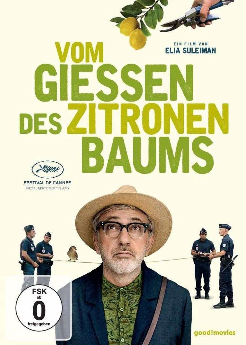 Filmplakat, Mann mit Hut und Brille, mit Text "Vom Giessen Des Zitronenbaums" und Polizisten im Hintergrund.