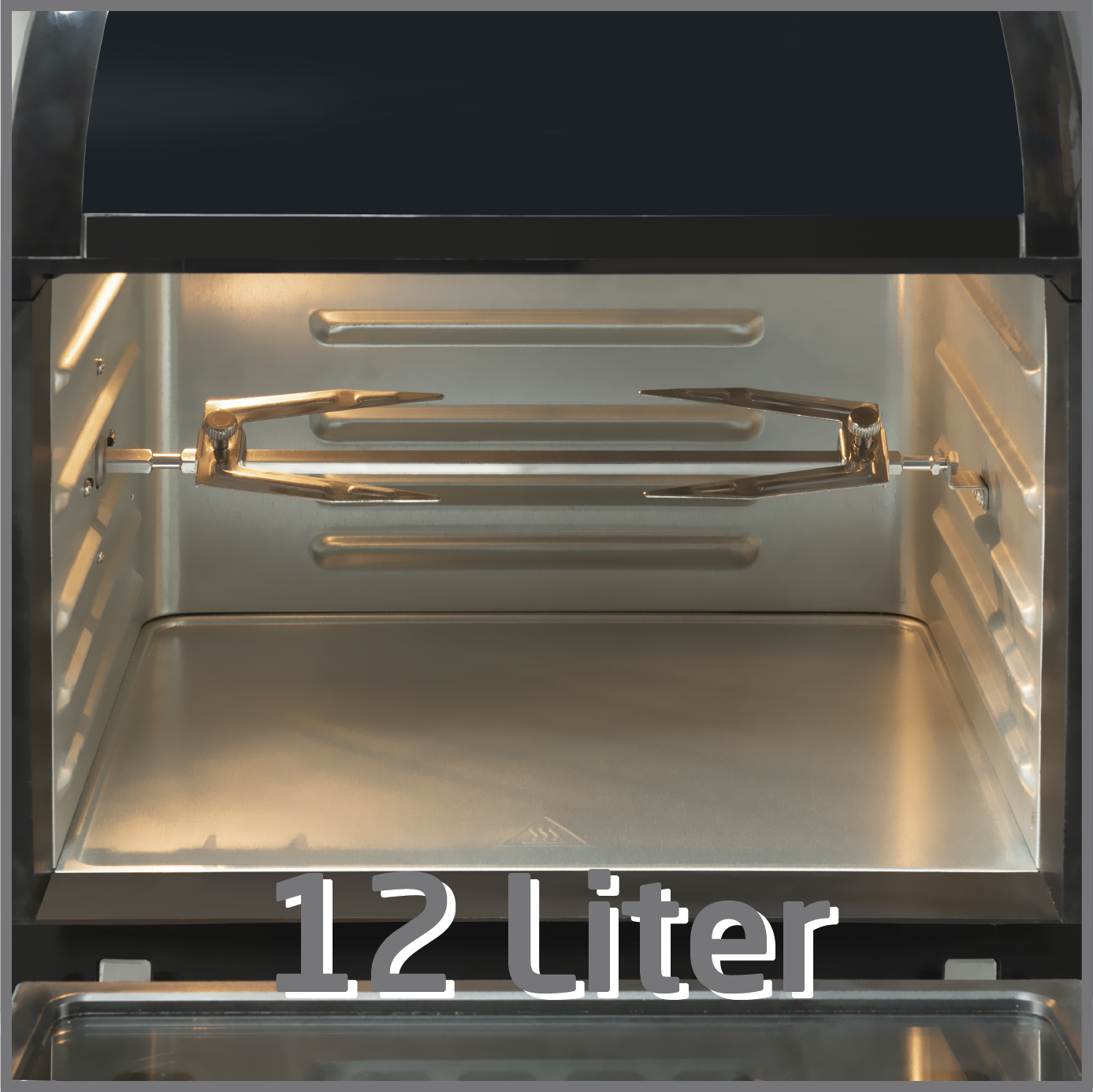 Offener Ofeninnenraum mit Drehspieß, Text "12 Liter" darunter.