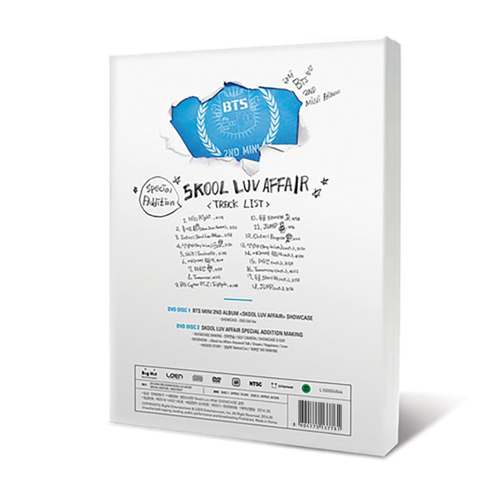 Dos d'un album de BTS avec liste des titres, logo et texte sur fond blanc.