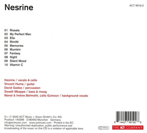 Eine CD-Hülle mit Songtiteln und Künstlerinformationen in Weiß.