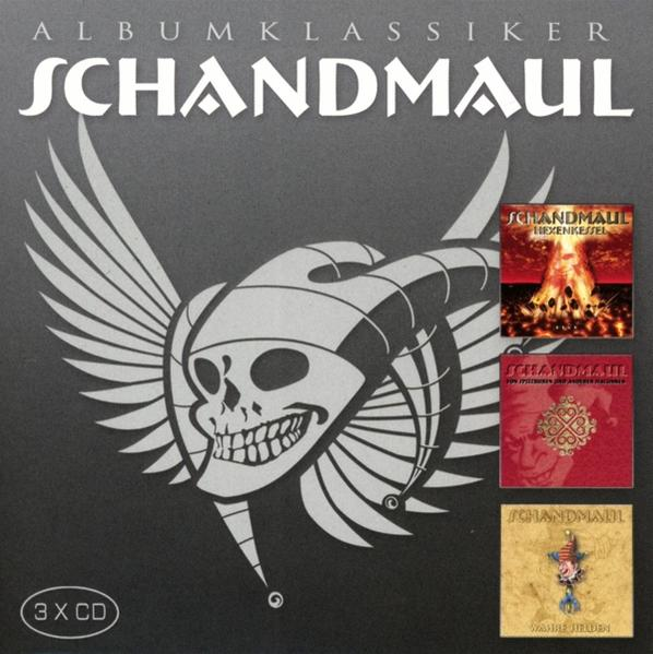 Albumcover mit einem Schädel mit Flügeln. Titel: Album Klassiker. Künstler: Schandmaul.