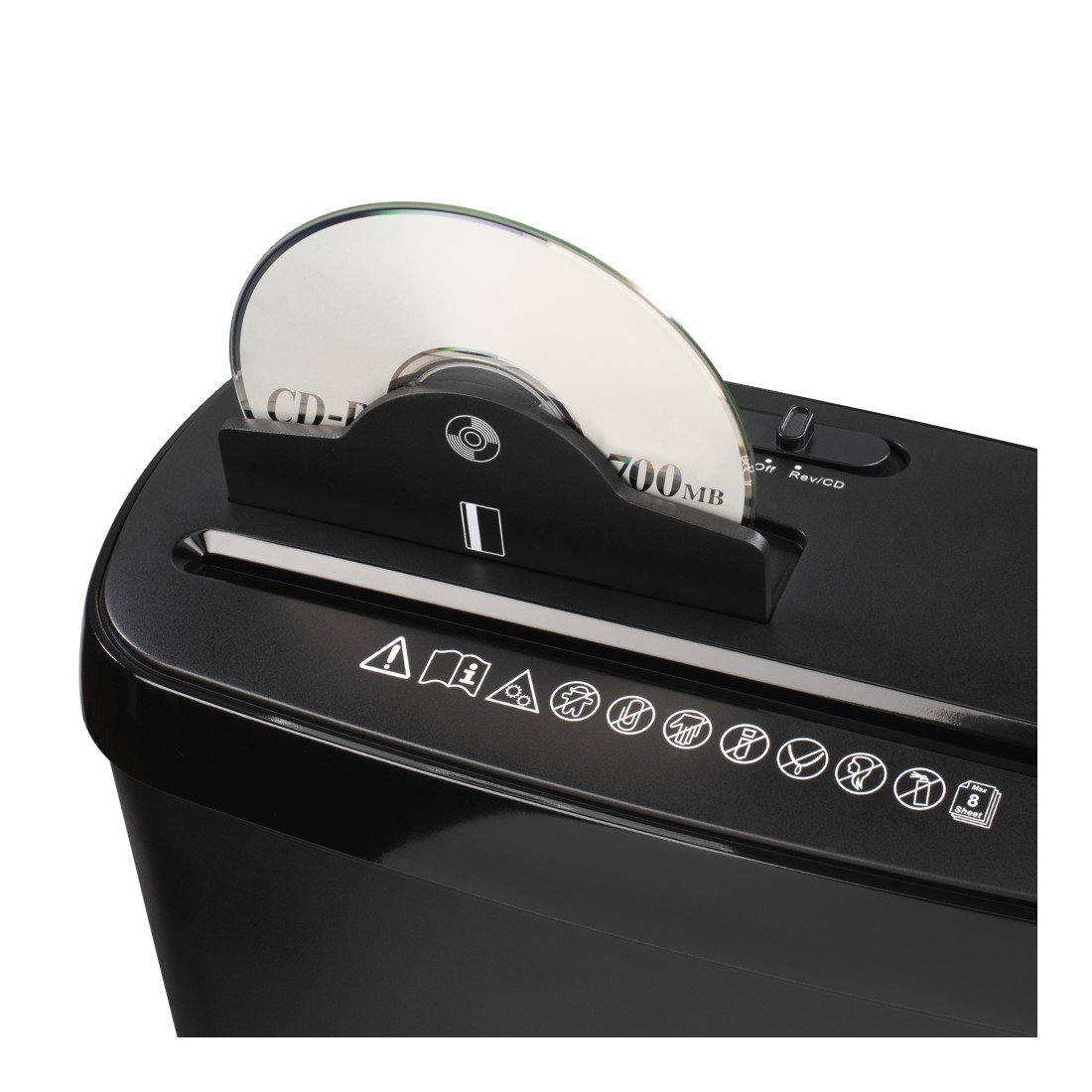 Ein schwarzer CD-Shredder mit teilweise eingelegter CD. Die CD hat Text und Symbole. Der Schredder hat verschiedene Warnsymbole.