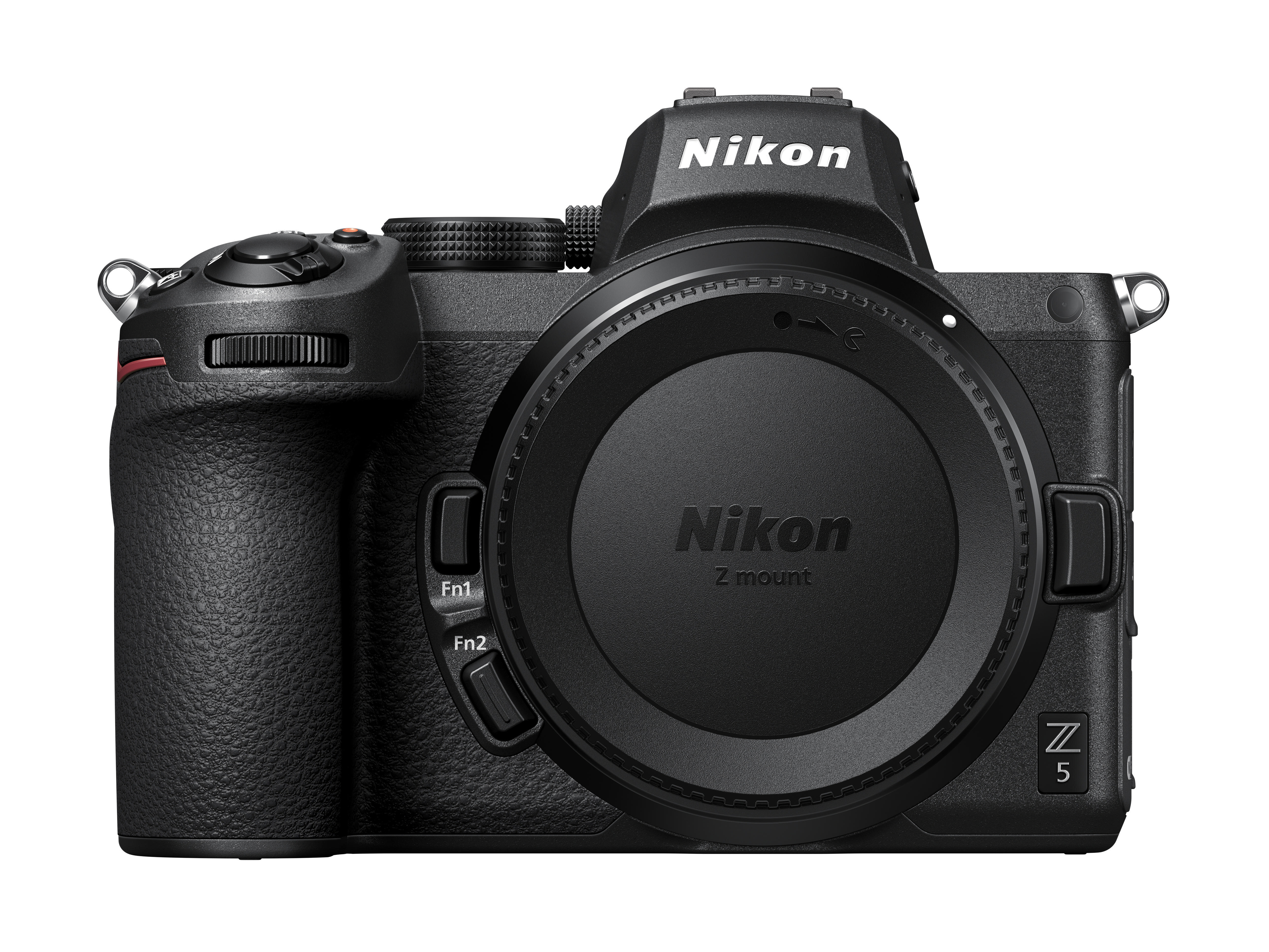Eine schwarze Nikon Z5 Kamera mit Objektivdeckel und Nikon Z-Mount, vor weißem Hintergrund.