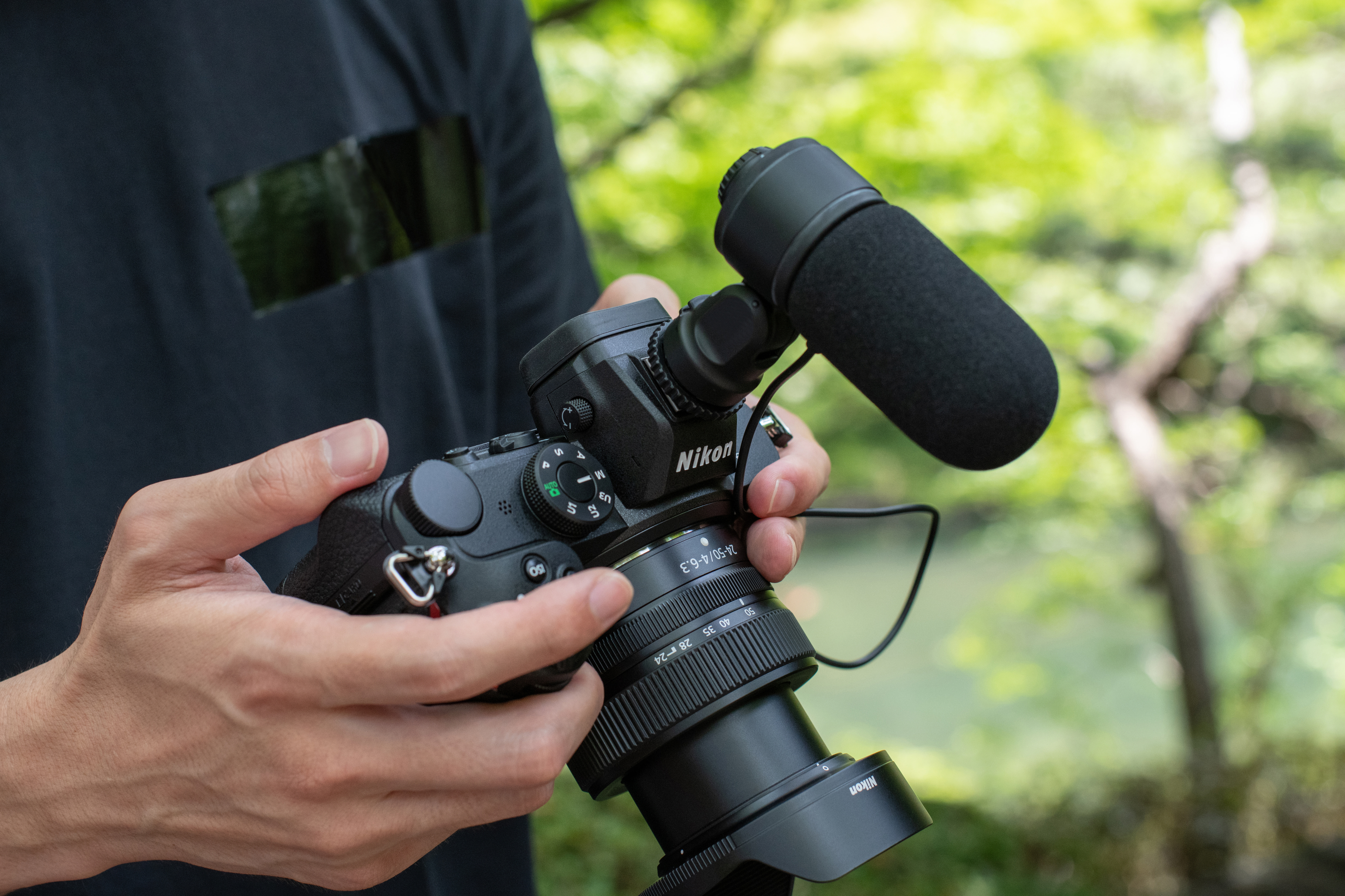 NIKON Z 5 Systemkamera mit Objektiv Z 24-200mm f4.0-6.3 VR Schwarz
