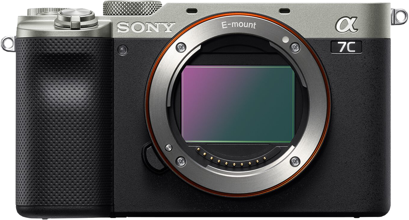 Un appareil photo Sony Alpha 7C argenté et noir, avec un objectif et une poignée.