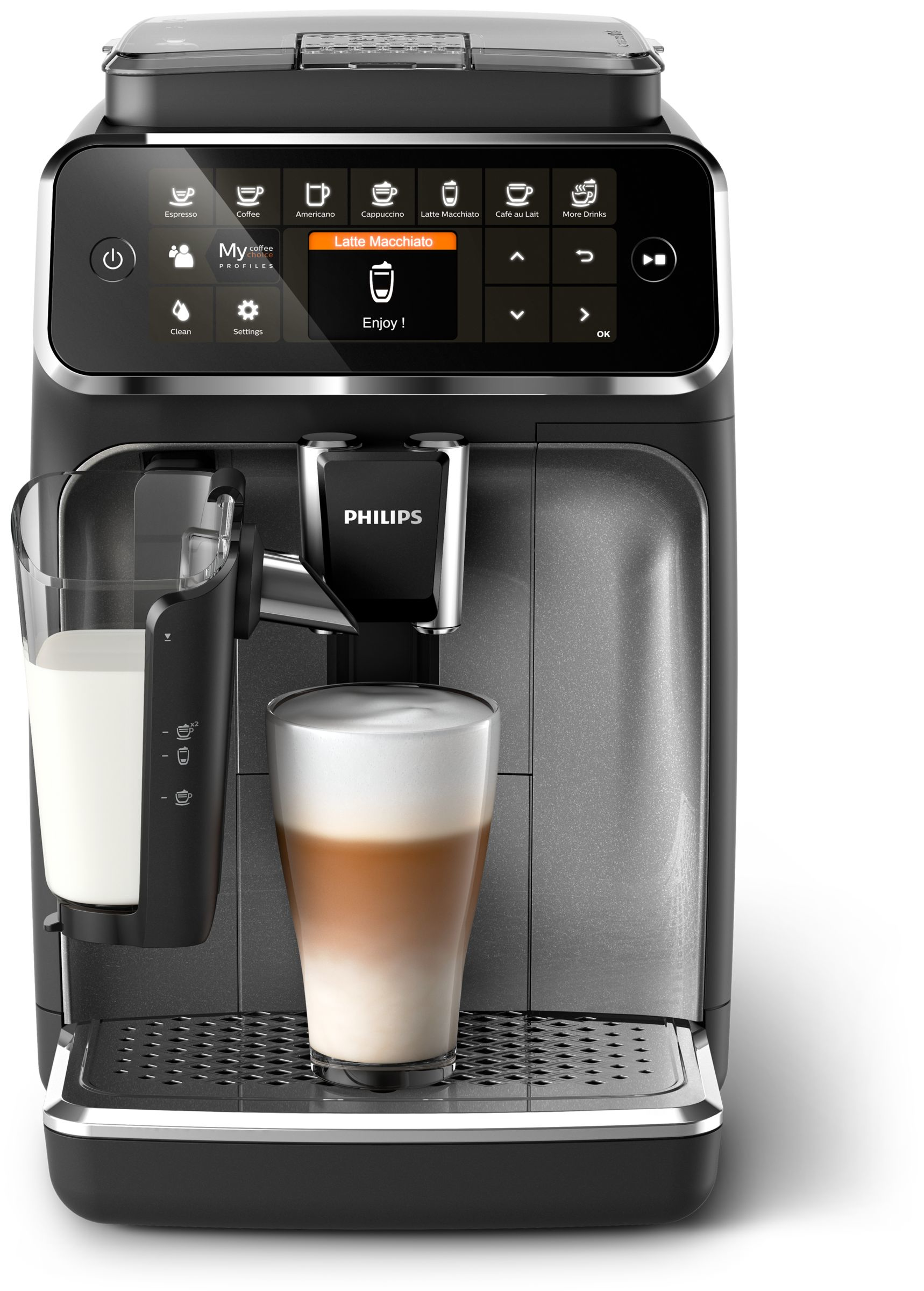 Siyah ve gümüş renkli bir Philips kahve makinesi, bir latte macchiato dökülüyor.