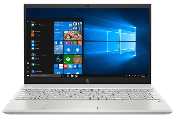 Ordenador portátil abierto sobre una mesa blanca con una ventana que muestra un escritorio de Windows.