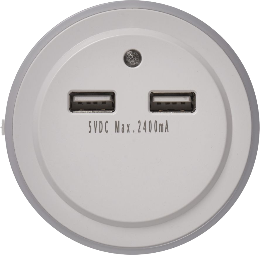 Fehér és ezüst USB töltő két porttal, 5VDC Max. 2400mA, fekete háttéren.