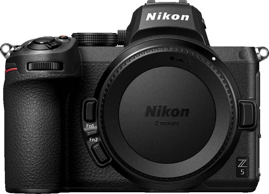 Appareil photo Nikon Z 5 noir avec bouchon d'objectif, logo Nikon sur le corps.