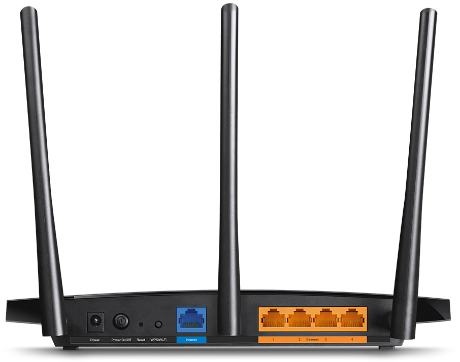 Egy fekete router 4 antennával és 4 ethernet porttal.