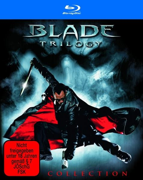 Blade Trilogy Blu-ray-Cover. Blade in Aktion, hält ein Schwert und eine Pistole.