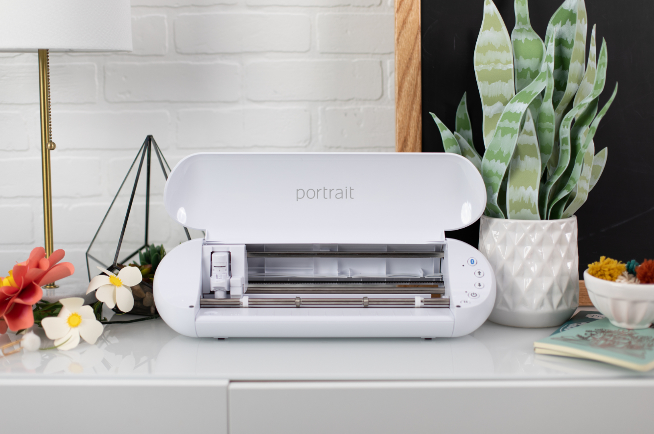 SILHOUETTE Portrait 3 Plotter
