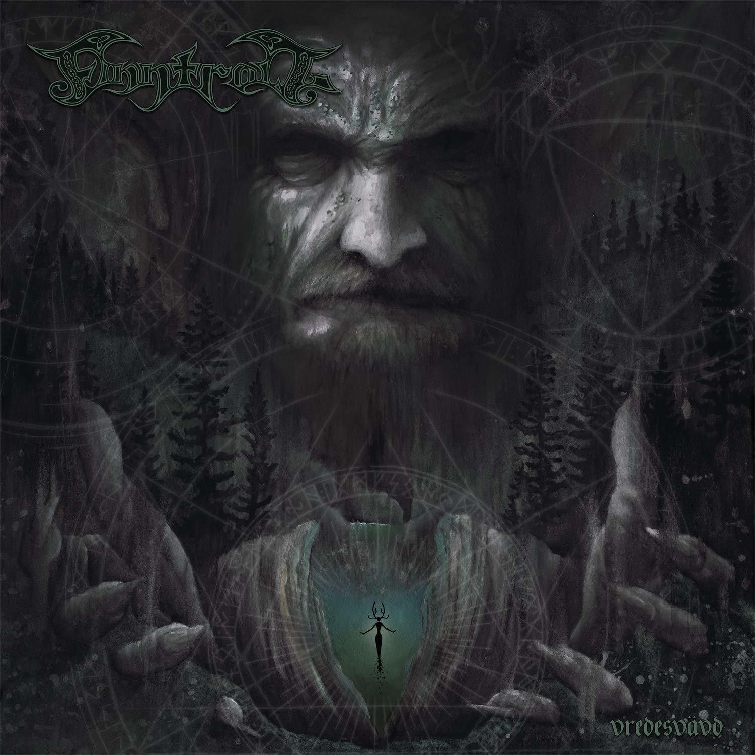 Album borító egy férfi arcával, komplex, sötét dizájnnal és természeti elemekkel.