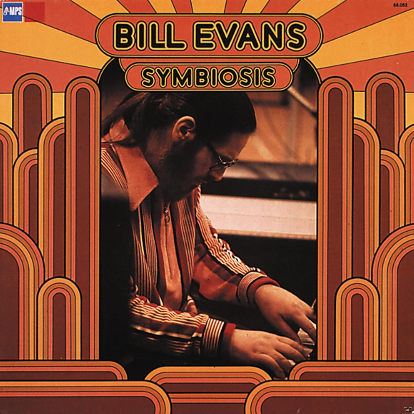 Albumcover mit Bill Evans, Mann spielt Klavier, Retro-Design.