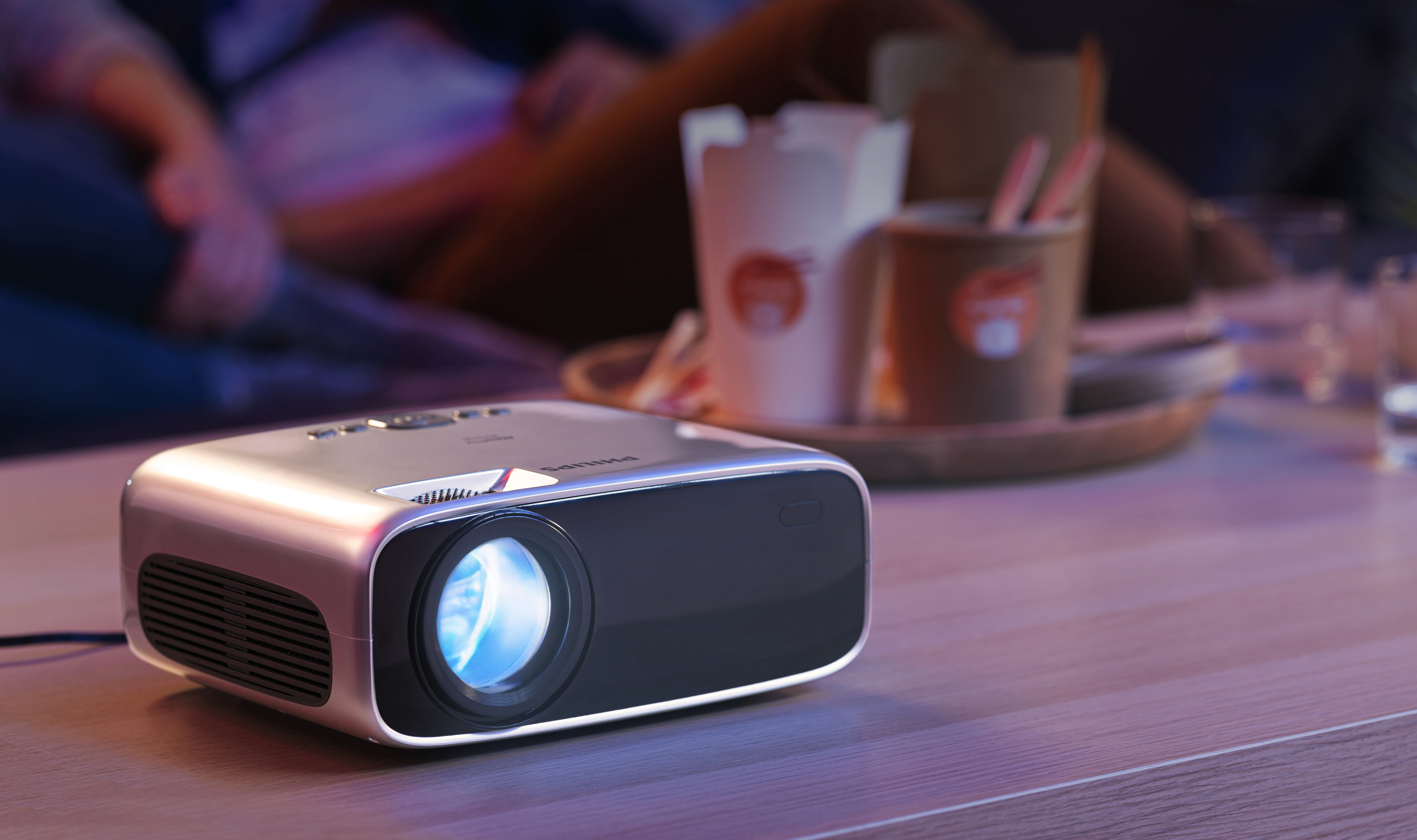 PHILIPS NeoPix Prime 2 mit vorinstallierten Apps Beamer(HD, 180 ANSI-Lumen, WLAN)