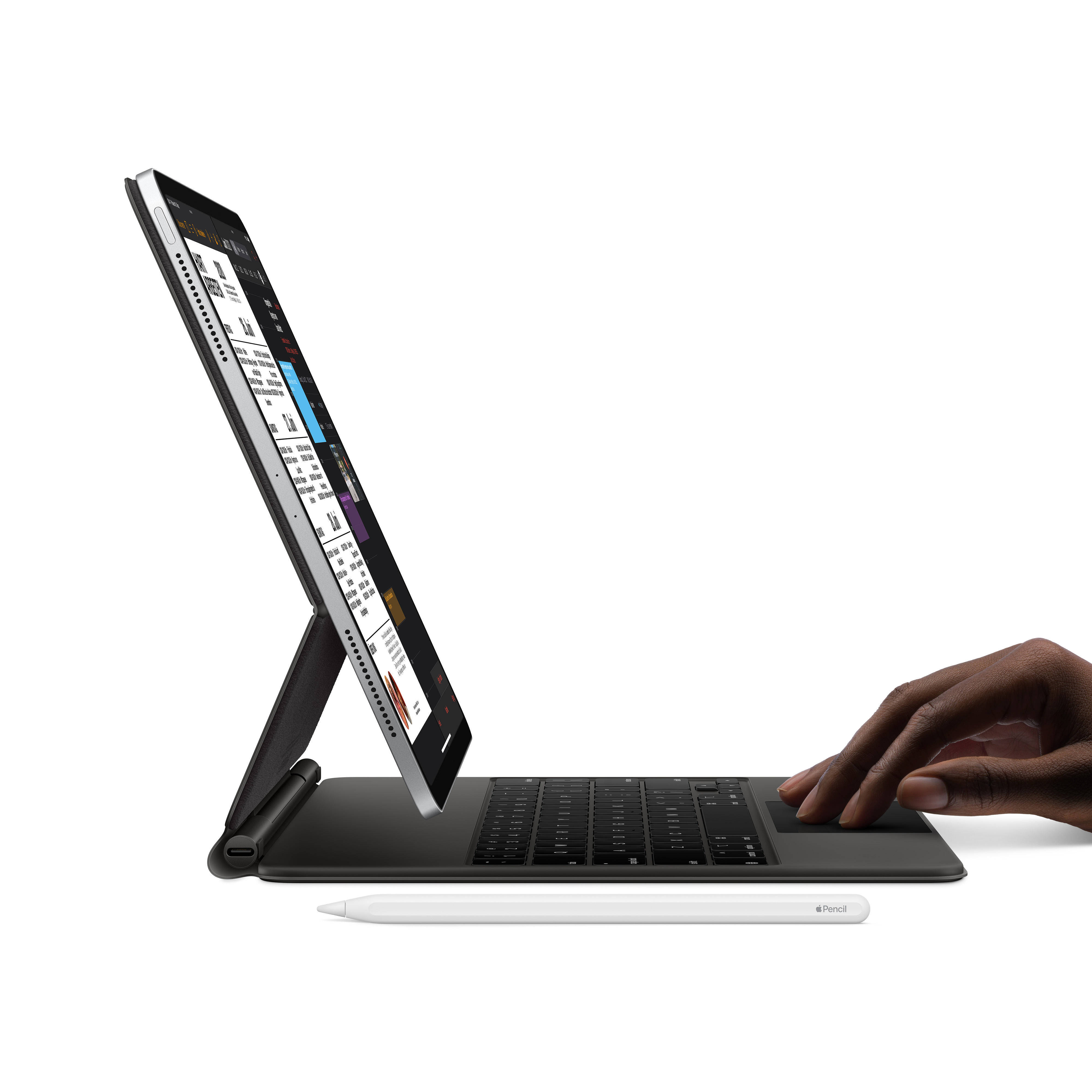 Ein iPad Pro mit Tastatur und Stift auf weißem Hintergrund.