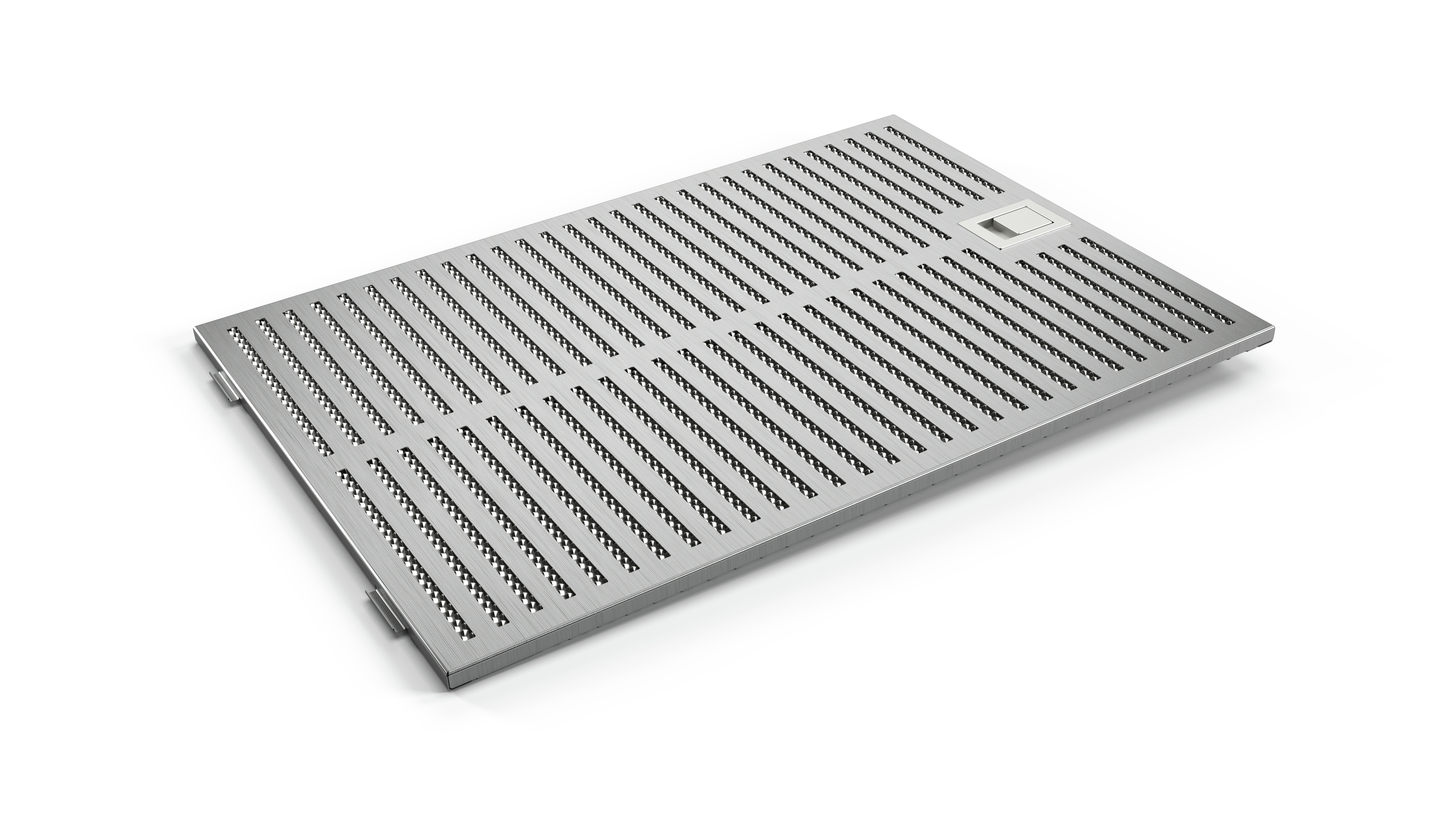 Un filtro rectangular de lavavajillas de acero inoxidable con muchos agujeros pequeños sobre un fondo blanco.