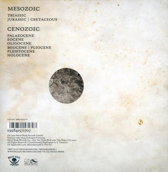 Albumcover mit Text über Mesozoikum und Känozoikum. Das Album hat ein kreisförmiges Design.