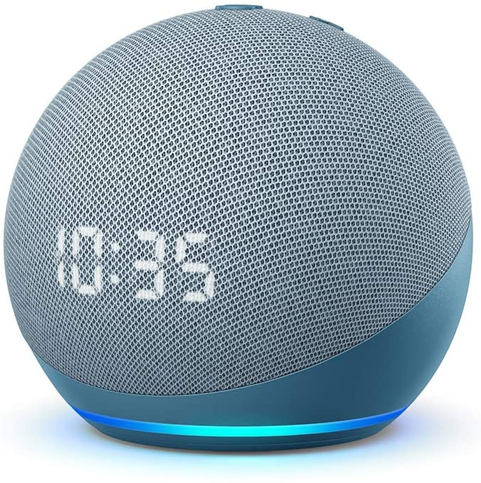Altavoz inteligente azul con reloj digital y luz azul en la base.
