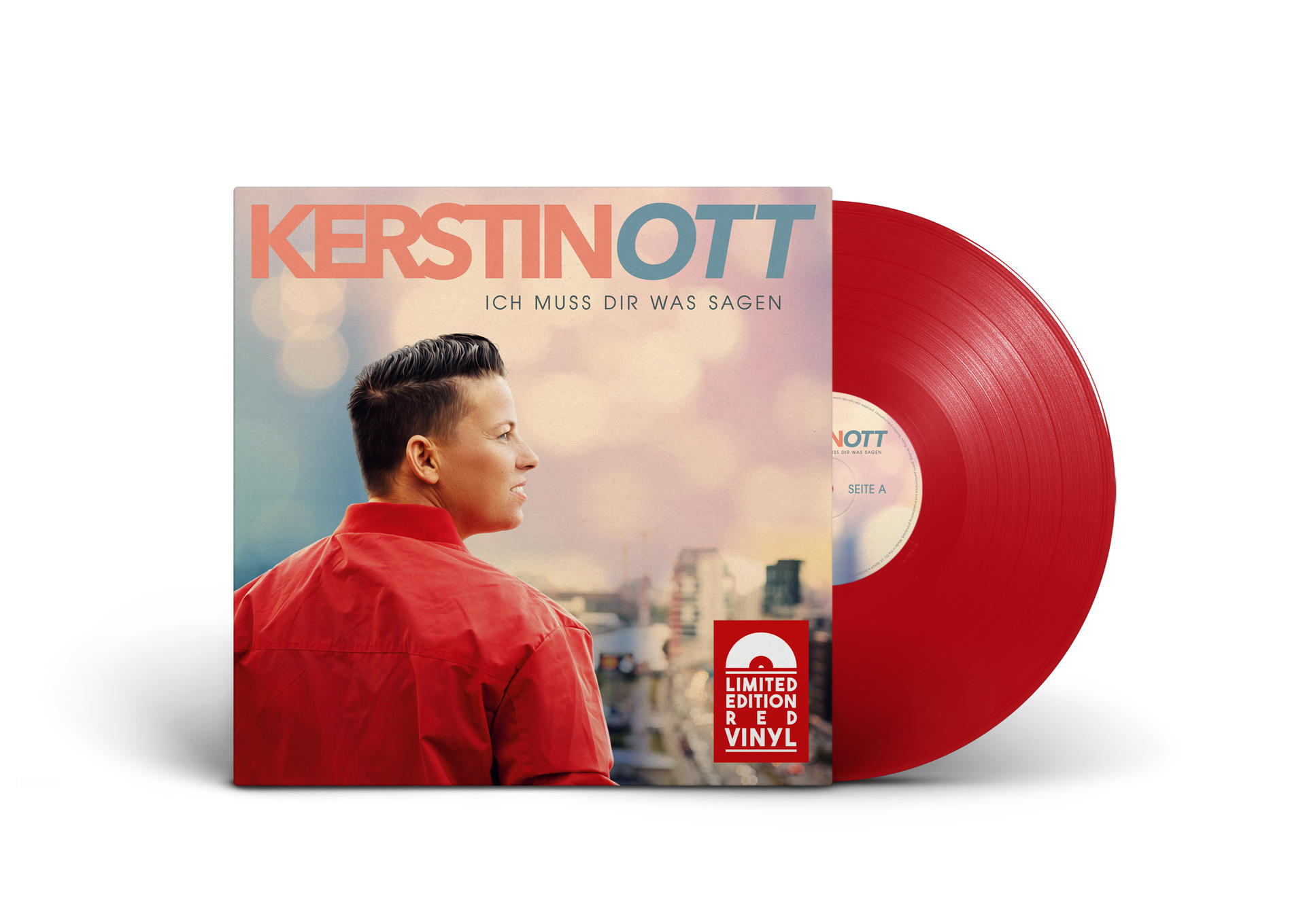 Rote Vinyl-Schallplatte mit Albumcover, das eine Frau in roter Jacke zeigt.