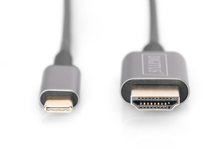 USB-C-zu-HDMI-Kabelanschlüsse auf weißem Hintergrund.