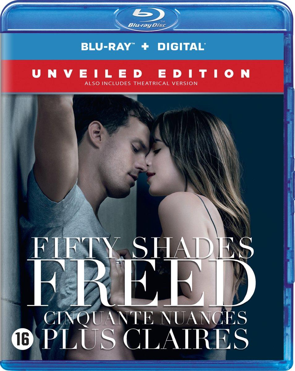 Couverture Blu-ray de Cinquante nuances plus claires. Couple s'embrasse, texte en anglais et français.