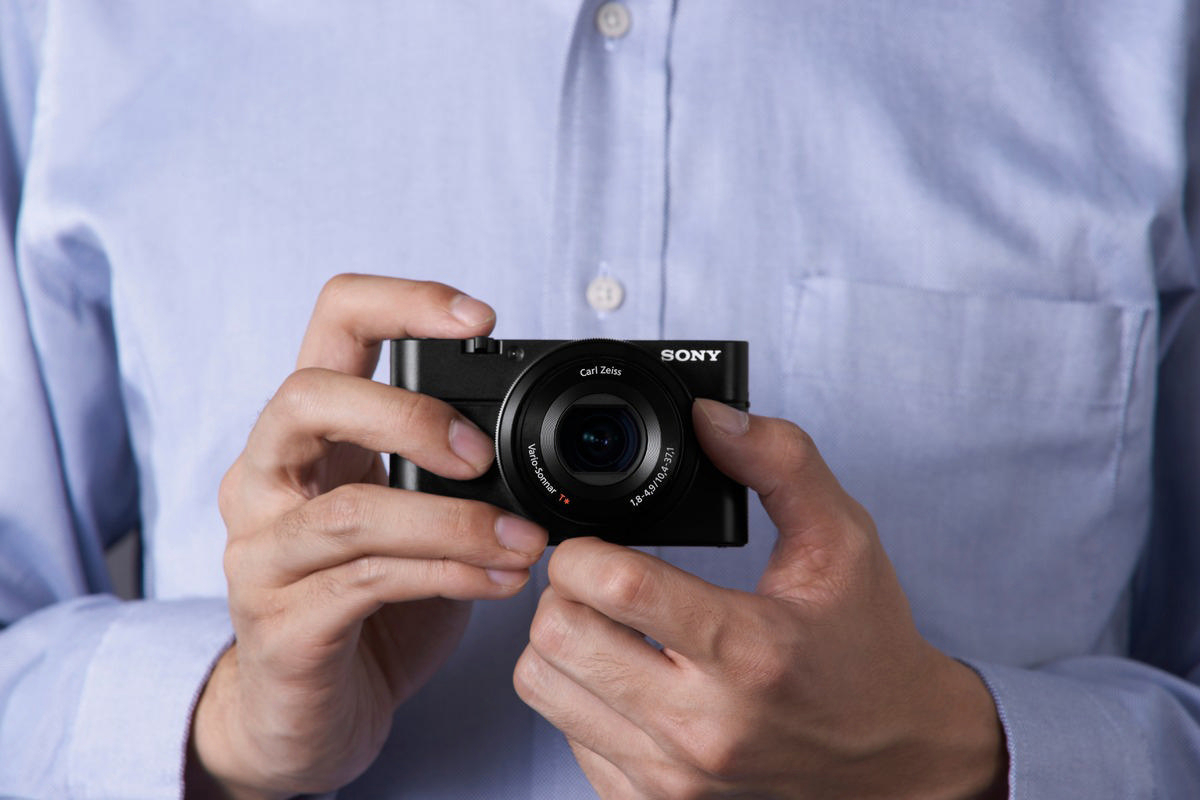 SONY Cyber-shot DSC-RX100 I Zeiss Plus 16GB SD-Speicherkarte Digitalkamera Schwarz, 3.6x opt. Zoom, Xtra Fine/TFT-LCD