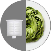 Ein geteiltes Bild: Nester von Pasta auf einem weißen Teller und ein weißer Pastaportionsgeber.