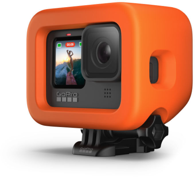 Orange GoPro Kamera in Schutzhülle, schwarze Halterung.