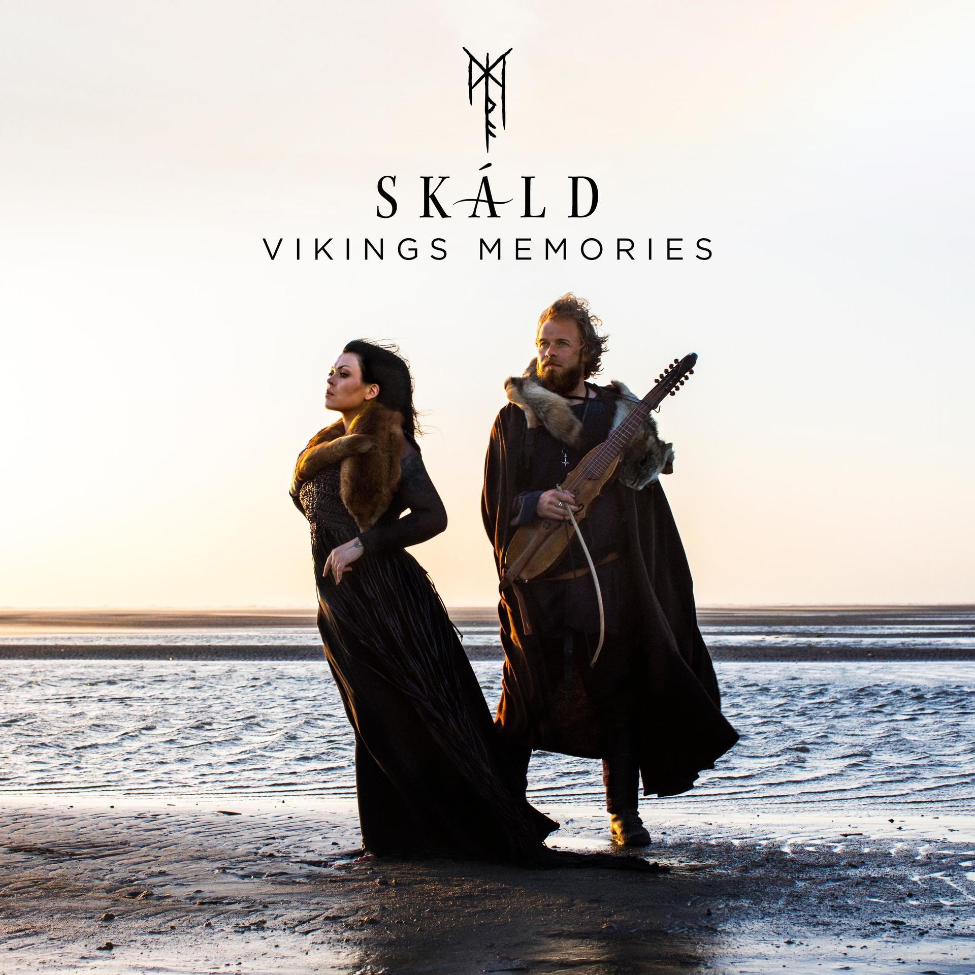 Albumcover mit zwei Personen am Strand, Text 'SKÁLD VIKINGS MEMORIES'.