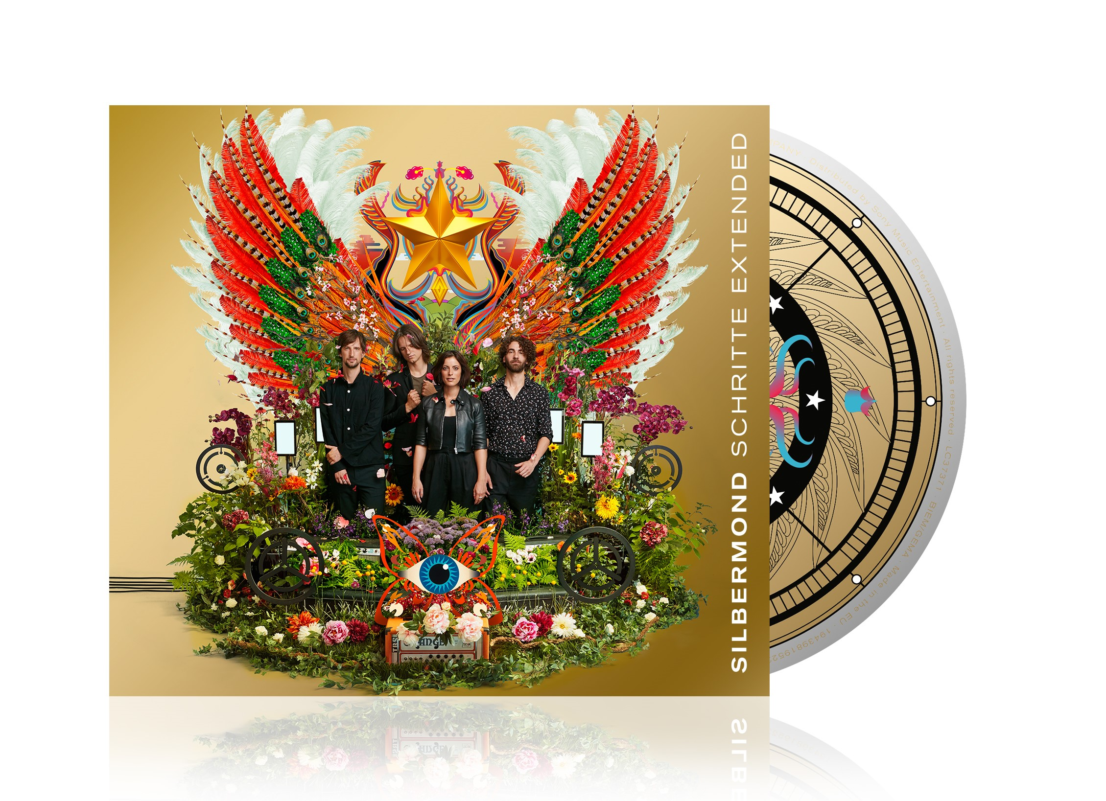 Albumcover mit einer Band in einem Blumenarrangement. Eine CD-Hülle befindet sich auf der rechten Seite.