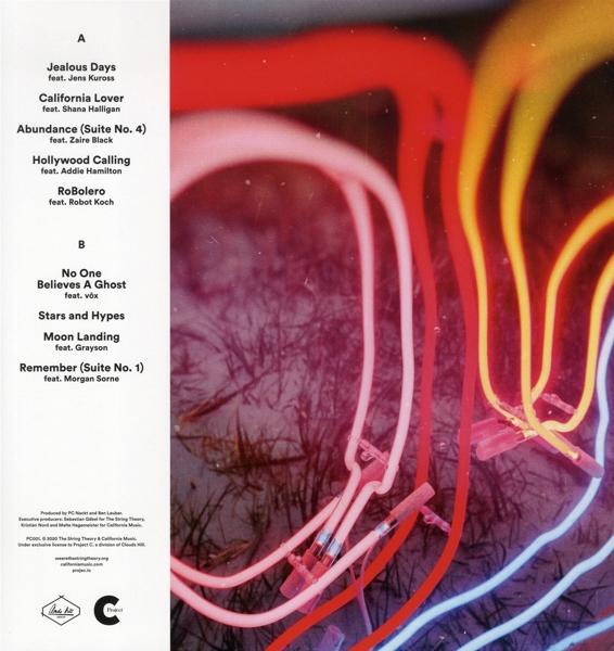 Albumcover mit Titelliste, Neonlichtern und verschwommenem Hintergrund.
