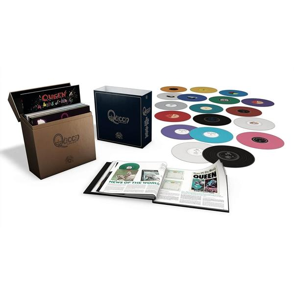 Queen-Album-Box-Set mit mehreren Vinylplatten und einem Buch.