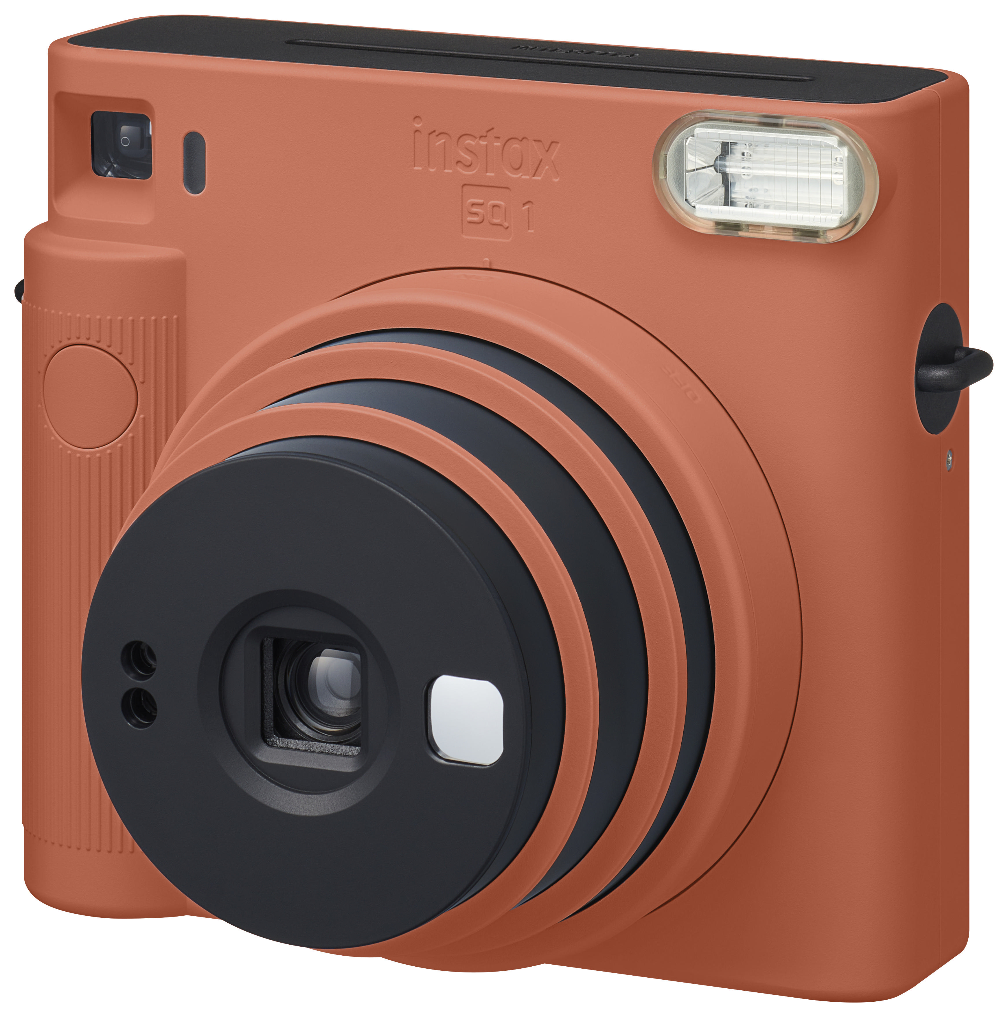 Orange Instax SQ1 Kamera mit schwarzem Objektiv und Blitz. Die Kamera ist auf Weiß.