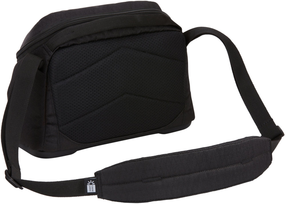 Un sac pour appareil photo Case Logic noir. Le dos possède un panneau en mesh rembourré et une bandoulière.