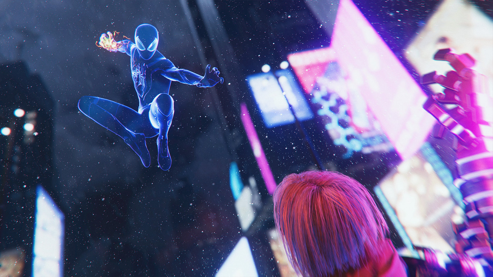 Spider-Man springt nachts in einer Stadt, mit Neonreklamen und einer Person im Vordergrund.