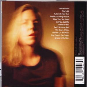 Albumcover mit verschwommenem Foto einer blonden Person und einer Songliste.