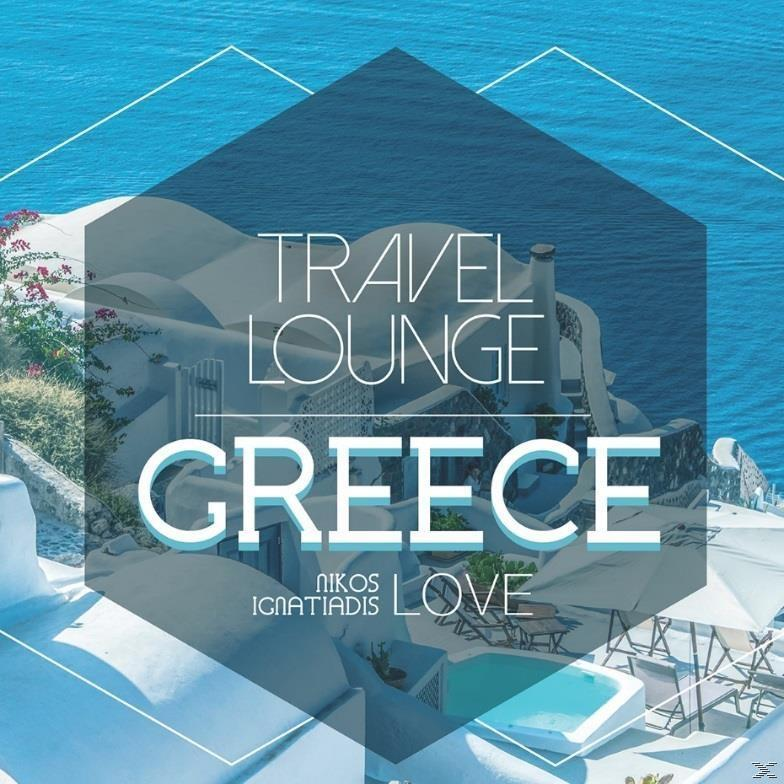 Witte gebouwen, blauwe zee en lucht met tekst 'TRAVEL LOUNGE GREECE' over de afbeelding.