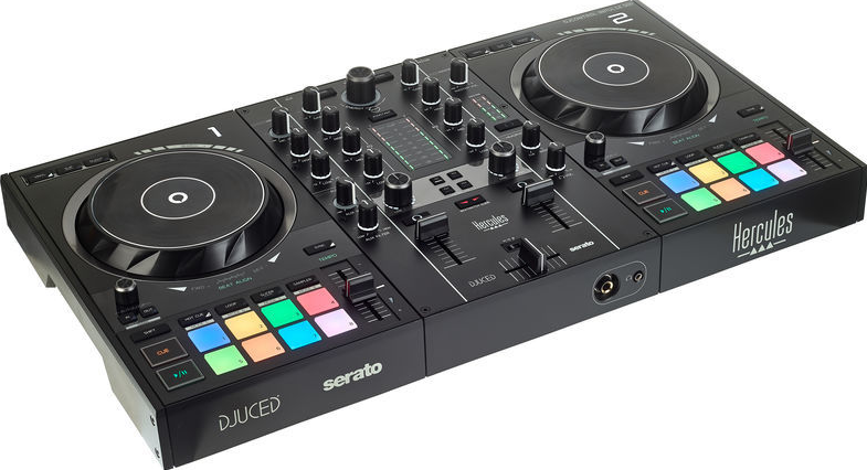 Schwarzer DJ-Controller mit zwei Jogwheels, verschiedenen Knöpfen und dem Hercules-Logo.