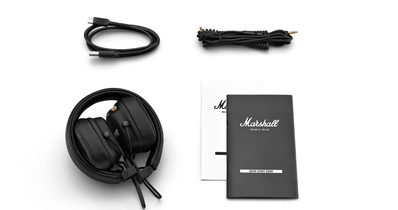 Ein Kopfhörerset, ein Ladekabel, ein Kabel mit Klinke und eine Kurzanleitung.