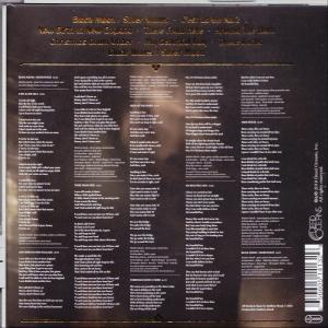 Die Rückseite einer CD-Hülle mit Songtexten und einem schwarzen Hintergrund.