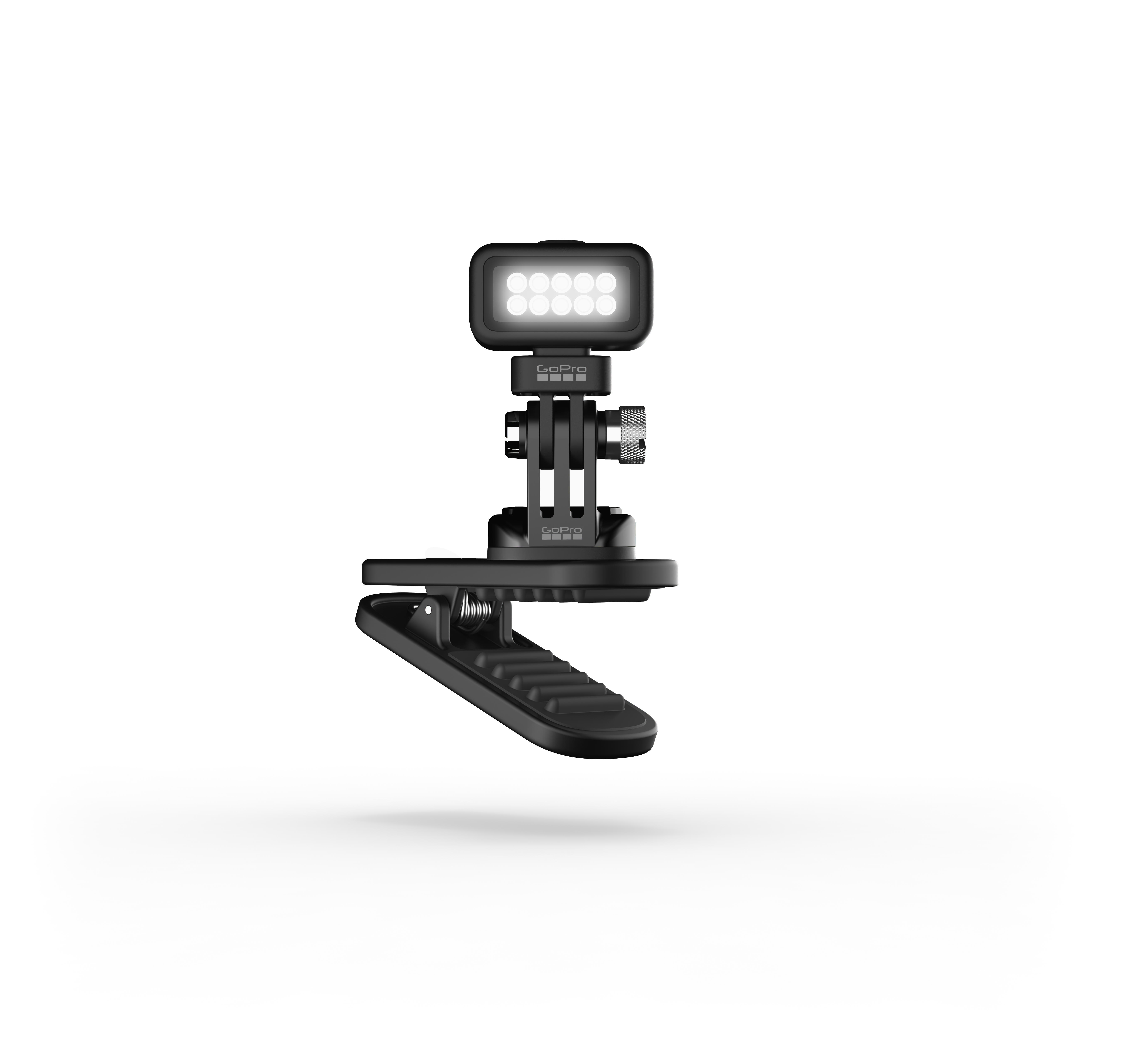 Schwarzes GoPro-Licht auf einem Clip montiert. Hat ein Licht und einen schwarzen Hintergrund.