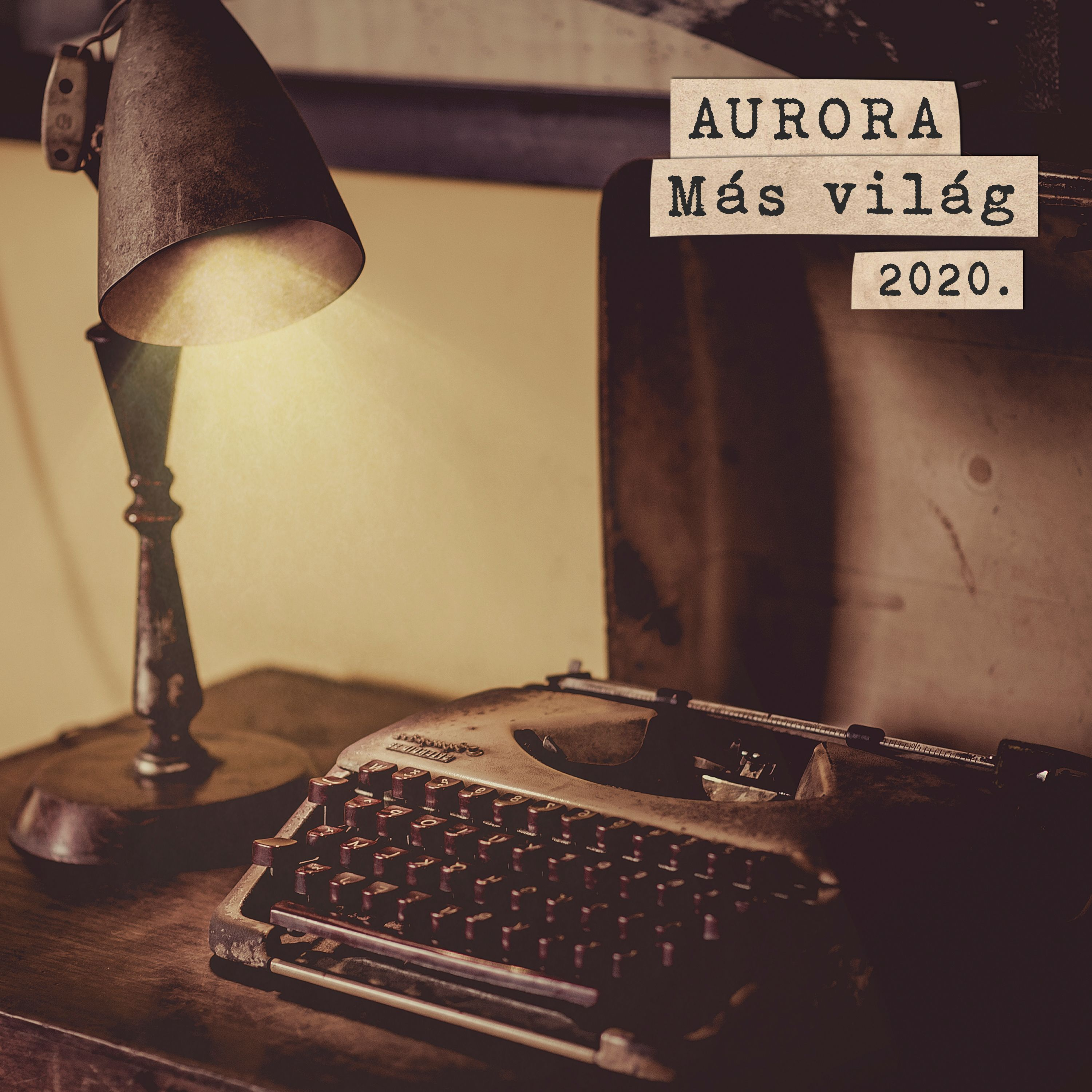 Vintage írógép lámpával. Felül szöveg: Aurora Más világ 2020.