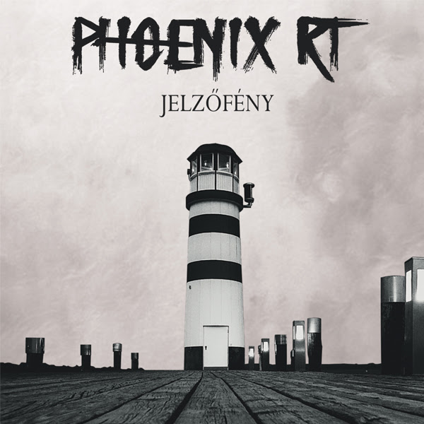 Fekete-fehér kép egy világítótoronyról egy mólón, felette a 'PHOENIX RT' és 'JELZŐFÉNY' felirattal.