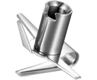 Ein silbernes Metallobjekt mit zylindrischer Form und zwei flügelartigen Strukturen.
